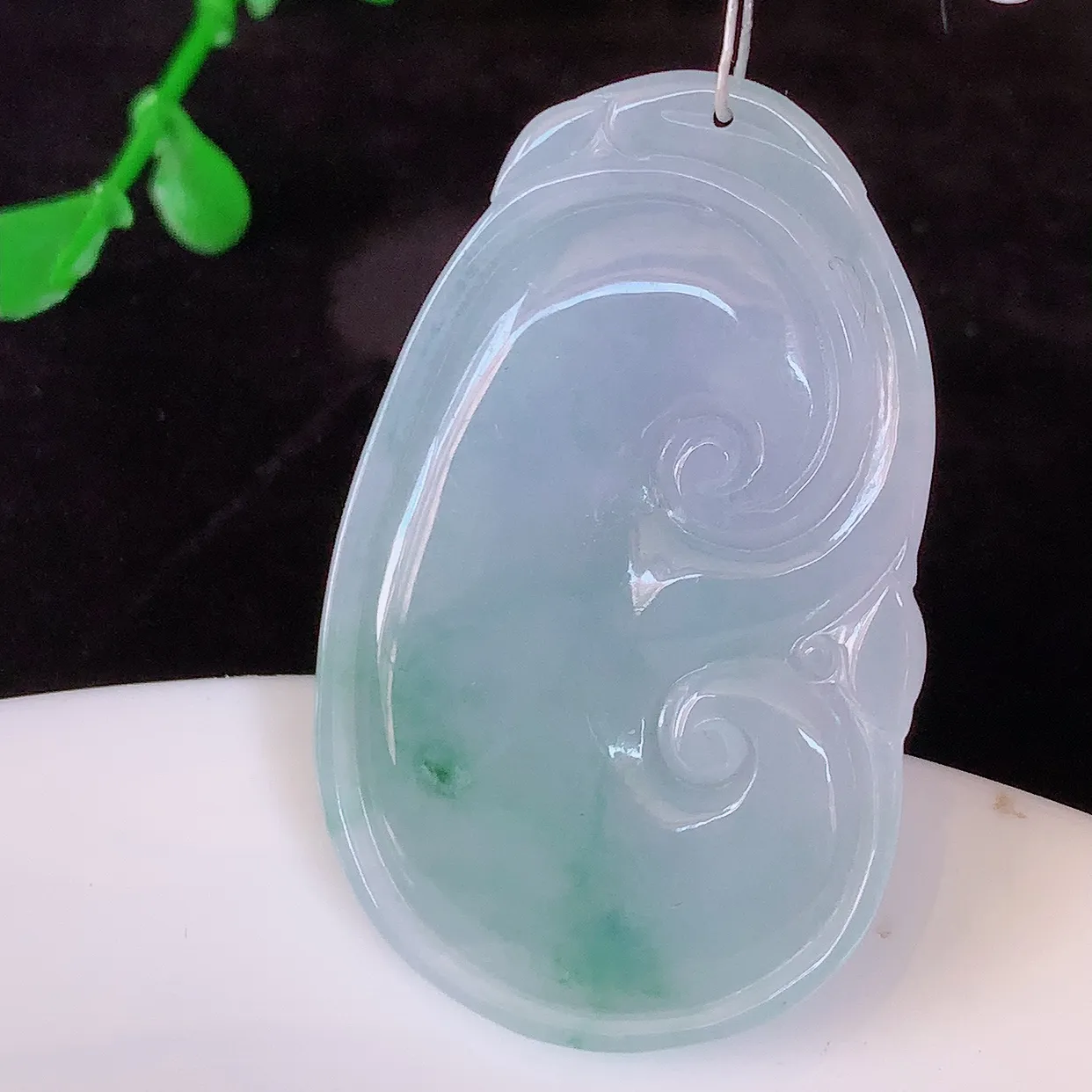 自然光实拍，冰润紫罗兰飘花翡翠如意吊坠，冰透，翠色灵动，饱满，万事如意，如意一生，配戴精美！#35.31