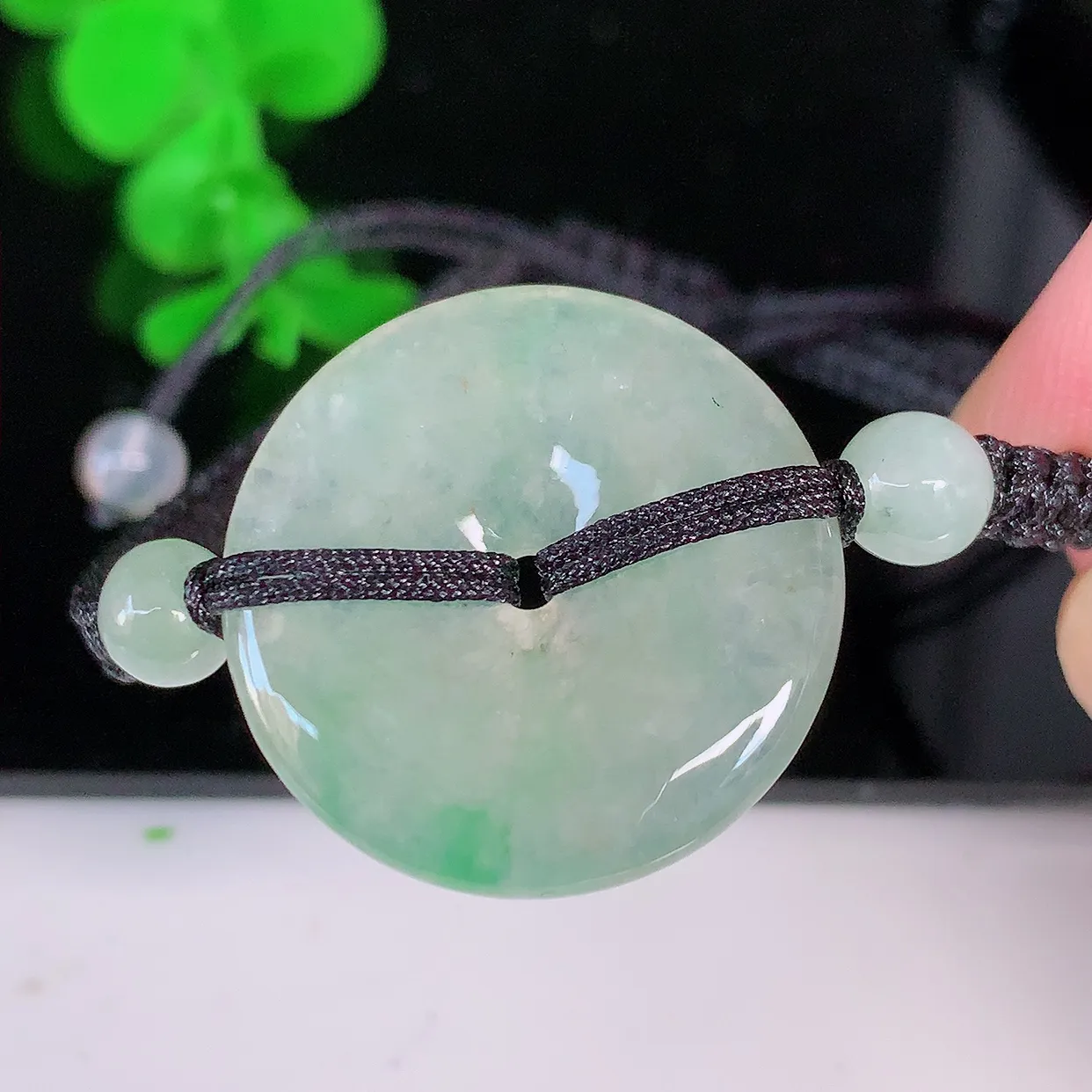 自然光实拍，冰种飘绿翡翠平安扣手串手链，种老水足，冰清玉润  颜色漂亮  #41.31平安扣尺寸22.5*3.6