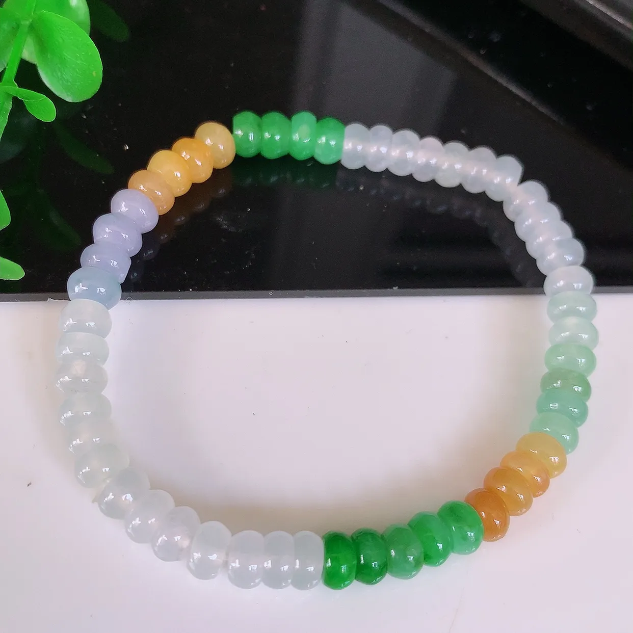 自然光实拍，冰多彩翡翠手链手串，水润秀气，料子细腻，清爽，高档大气，自戴送礼佳品！#46.31取一尺寸5.5mm
