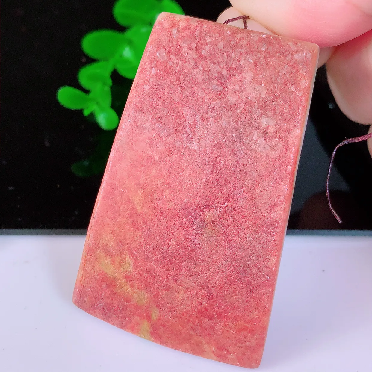 自然光实拍，冰润黄加绿三彩翡翠生肖虎牌吊坠，种老水足，雕工精湛 ，寓意美好，佩戴时尚出众！#60.31