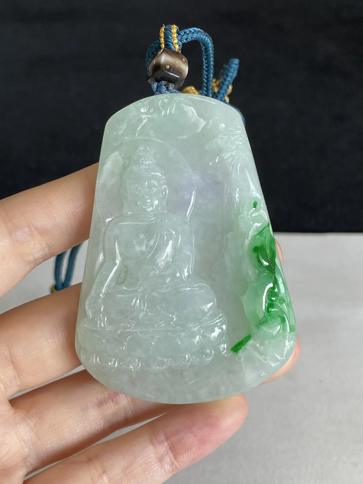 翡翠糯化种飘绿吊坠，配珠未测