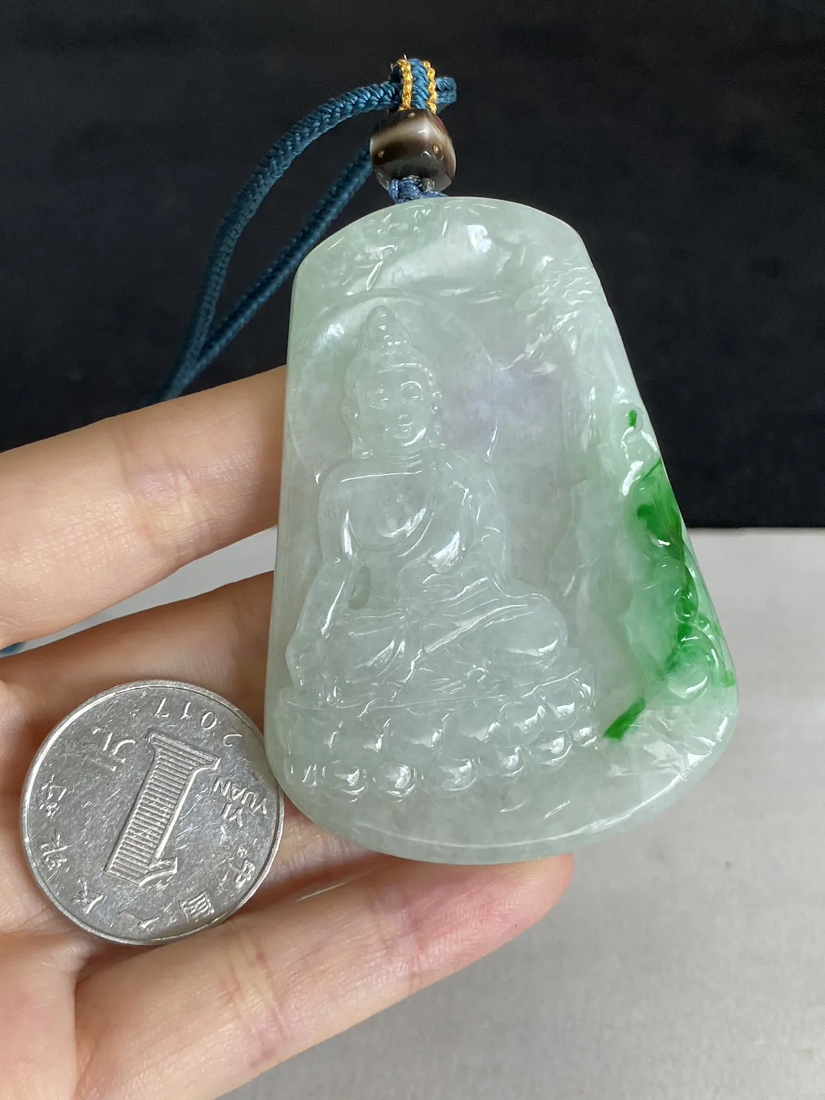 翡翠糯化种飘绿吊坠，配珠未测