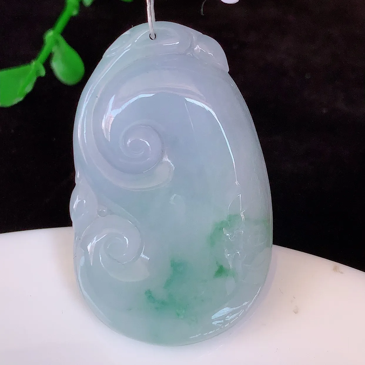 自然光实拍，冰润紫罗兰飘花翡翠如意吊坠，冰透，翠色灵动，饱满，万事如意，如意一生，配戴精美！#35.31