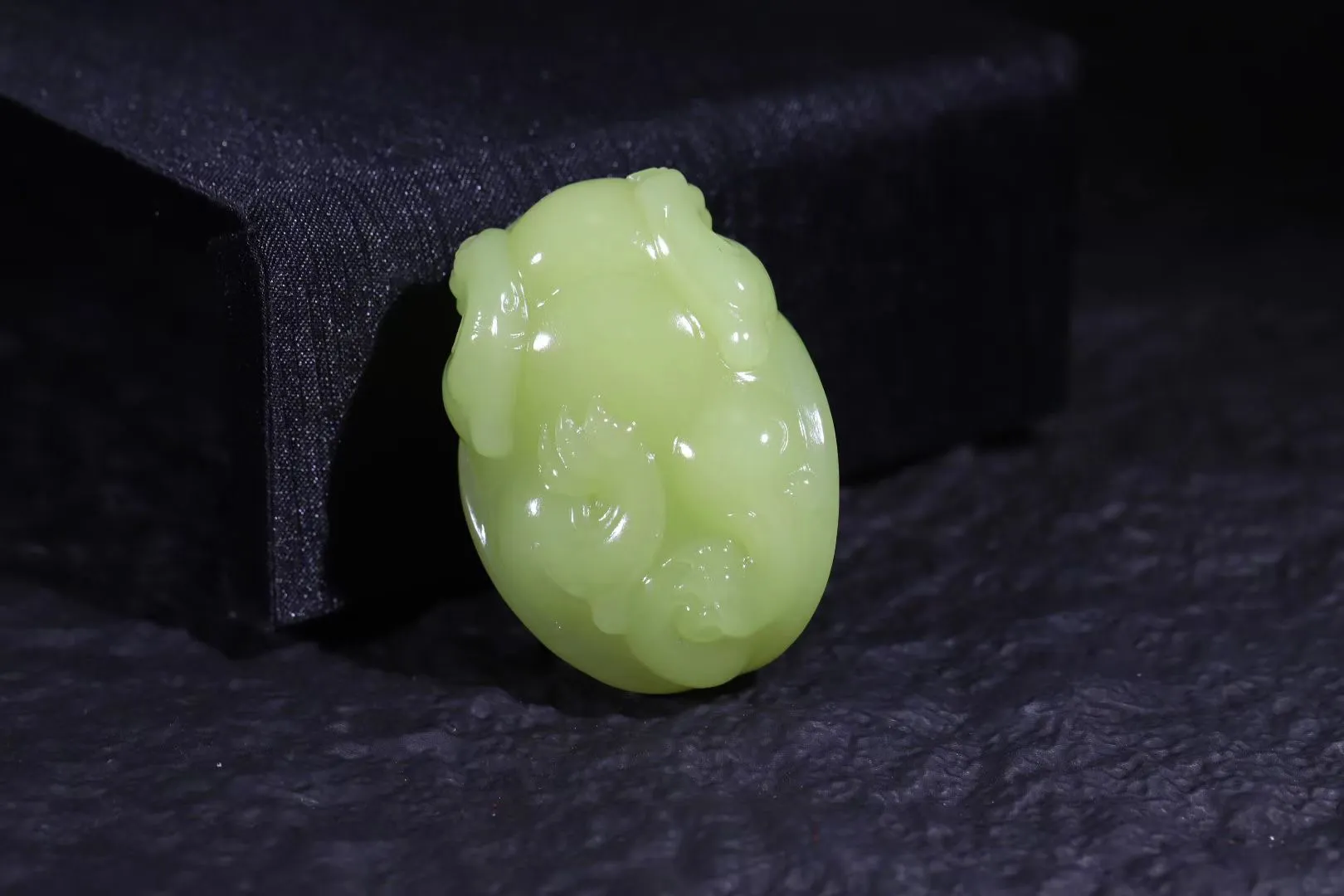 一手货源品质保障
     ━━招财龙龟
精致的一款黄口龙龟，可爱俏皮不失祥瑞感，形制饱满圆润，寓意富贵长寿，洪福齐天！C10921，58-42-31mm，123.9g