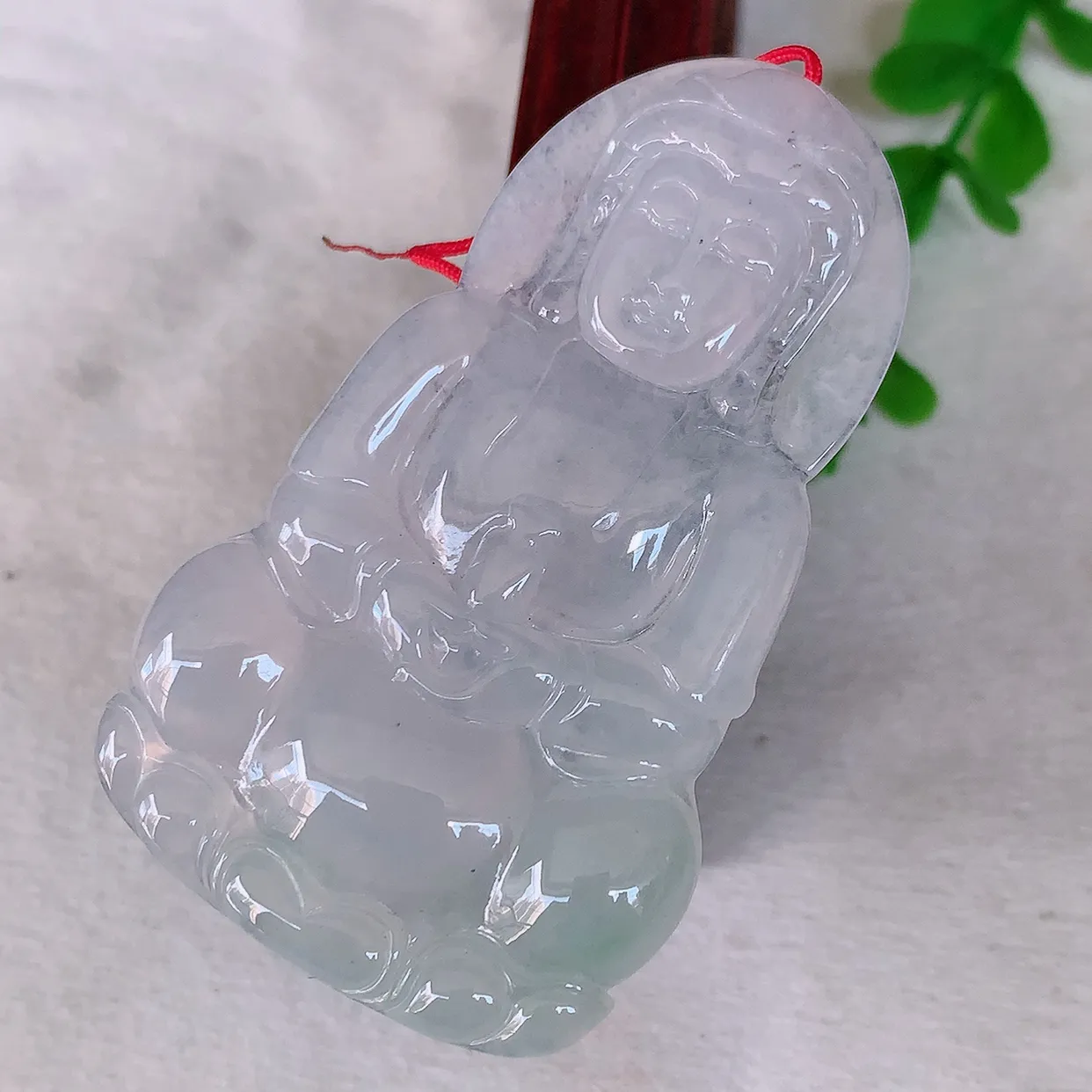 自然光实拍，大件冰胶观音吊坠，赐福翡翠观音，冰透，观音庇佑守护 ，送礼或自留佳选！#46.31
