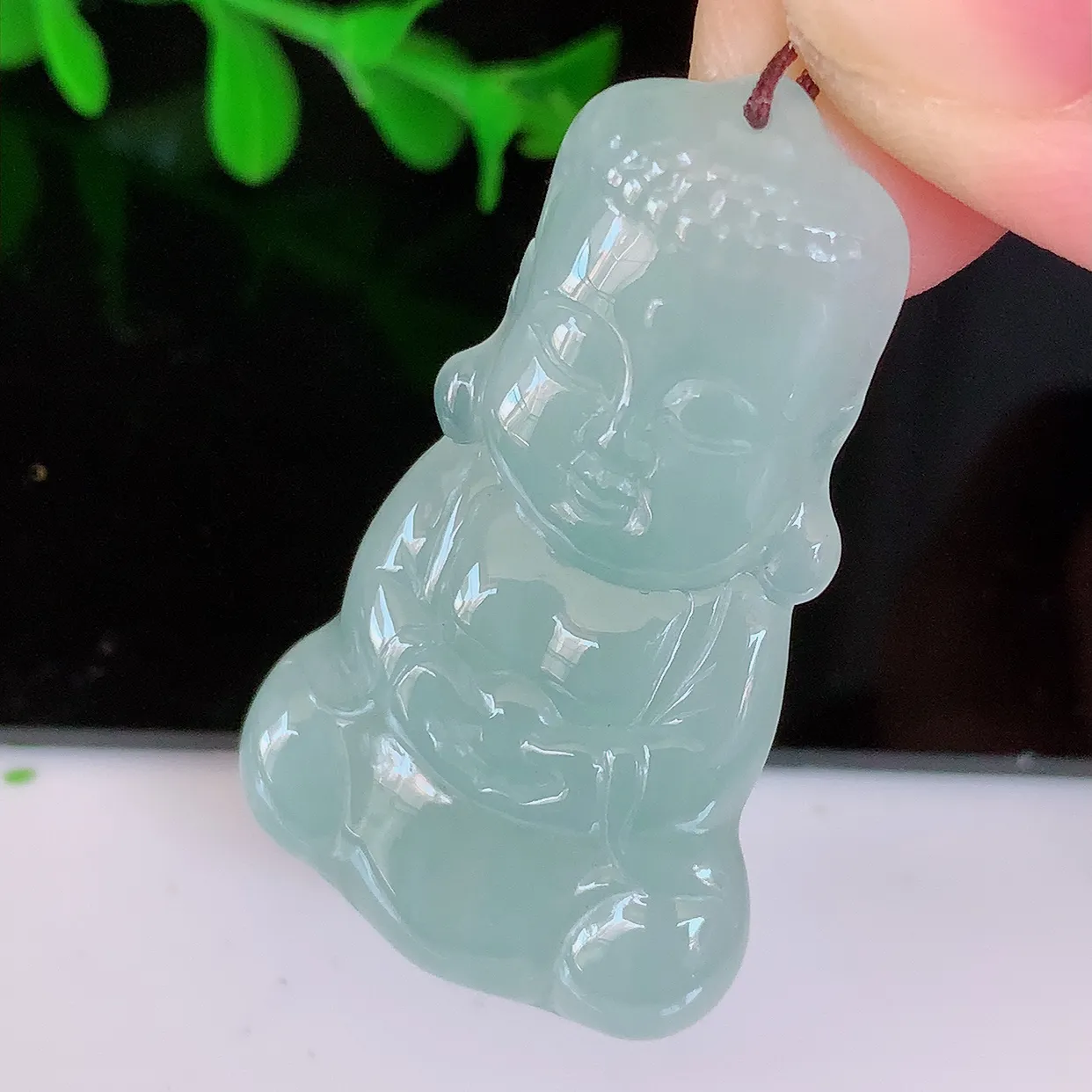 自然光实拍，冰种底色翡翠保平安宝宝佛吊坠，玉质莹润，佩戴佳品，#57.31