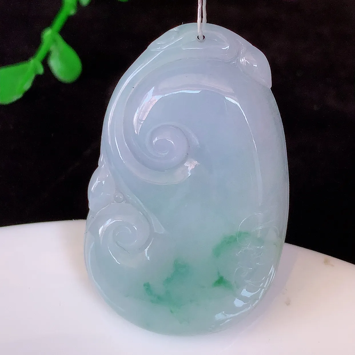 自然光实拍，冰润紫罗兰飘花翡翠如意吊坠，冰透，翠色灵动，饱满，万事如意，如意一生，配戴精美！#35.31