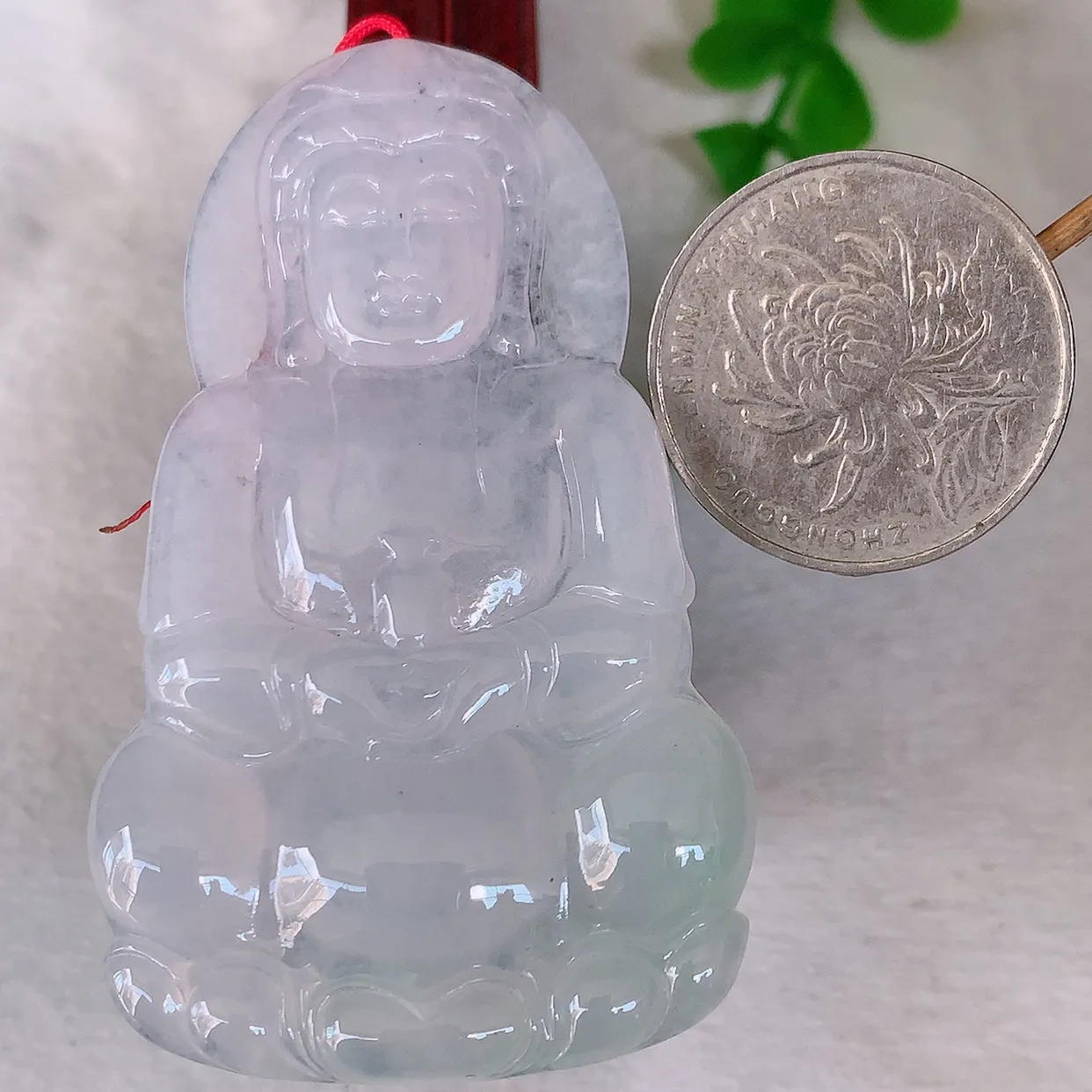 自然光实拍，大件冰胶观音吊坠，赐福翡翠观音，冰透，观音庇佑守护 ，送礼或自留佳选！#46.31