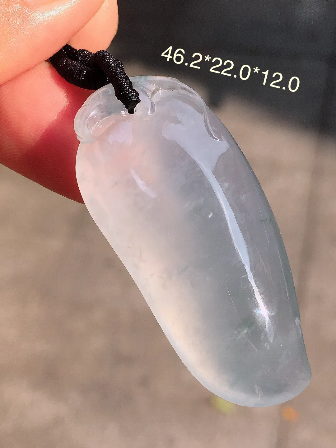 冰种福瓜吊坠，玉质细腻，荧光感超
强，饱满圆润，简单大气，