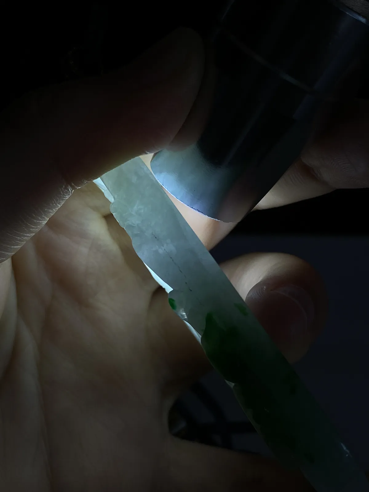 翡翠糯化种飘绿吊坠，配珠未测