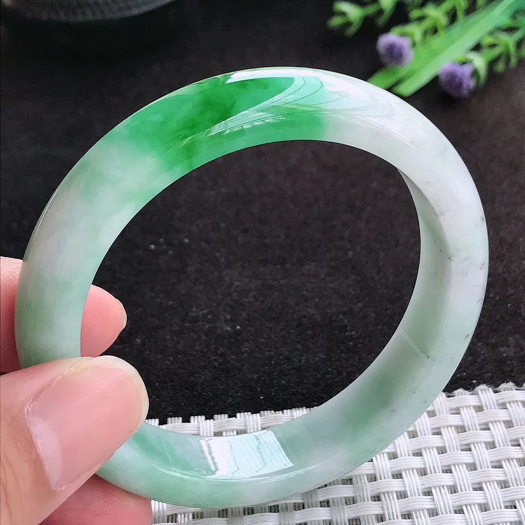 自然光56/12.6/8.3老坑精美温润飘阳绿手镯天然翡翠玉镯女款