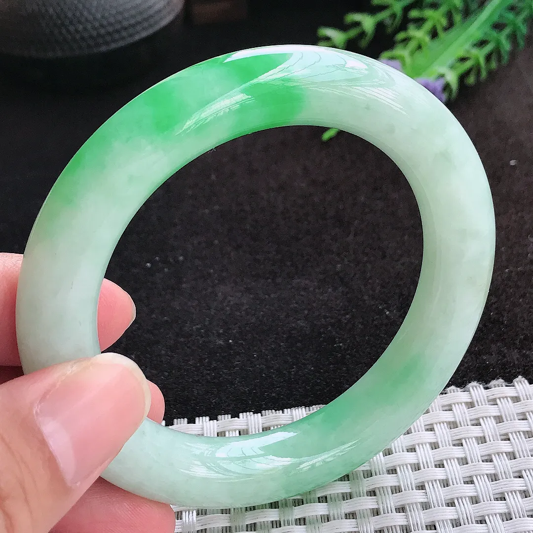 自然光55/11.9/11.2老坑冰润水灵飘阳绿圆条手镯天然翡翠玉镯女款