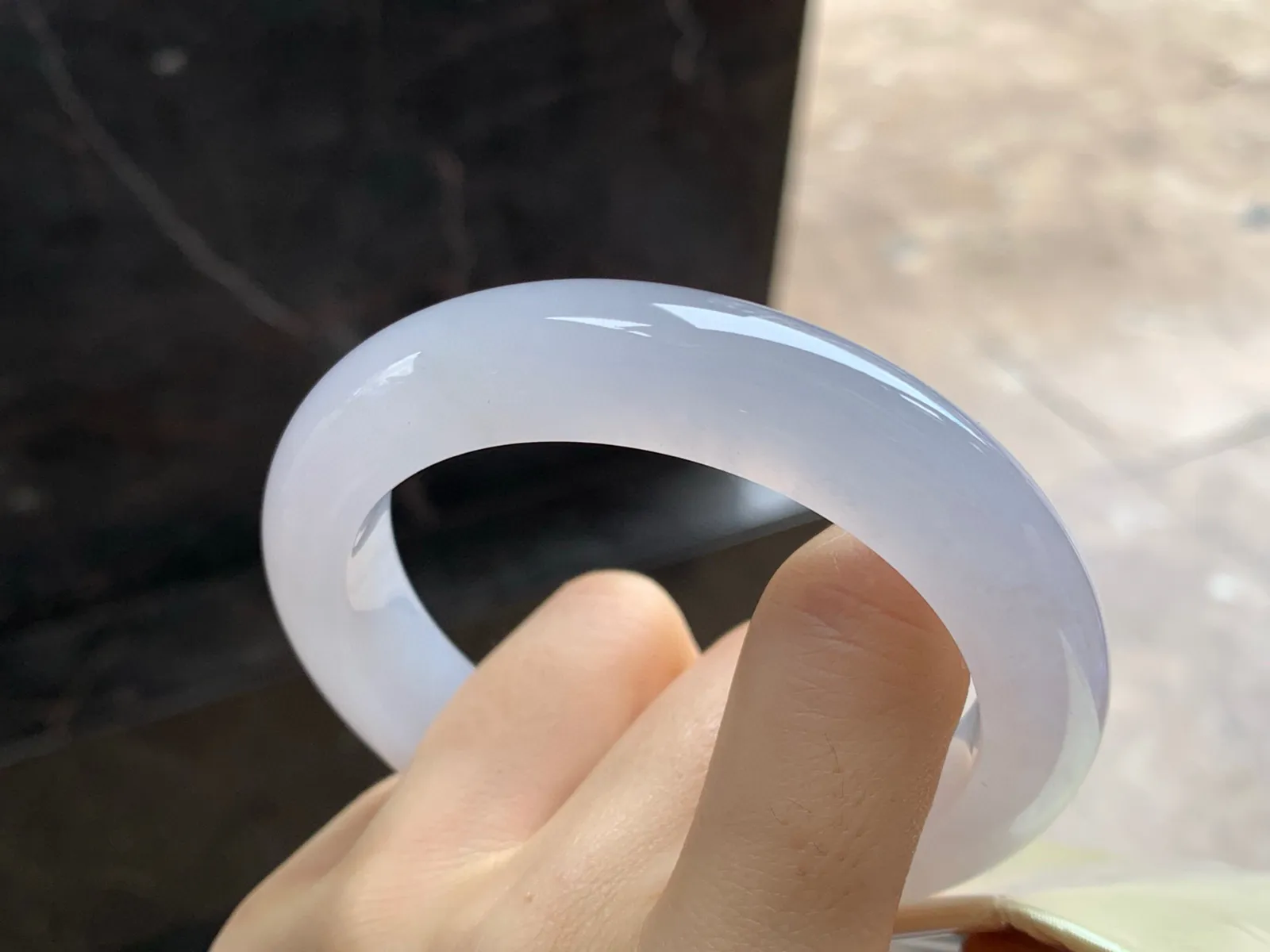 糯冰种手镯
尺寸：57.7-12.8-10mm
种水好 小清新纯纯的条形优秀上手漂亮