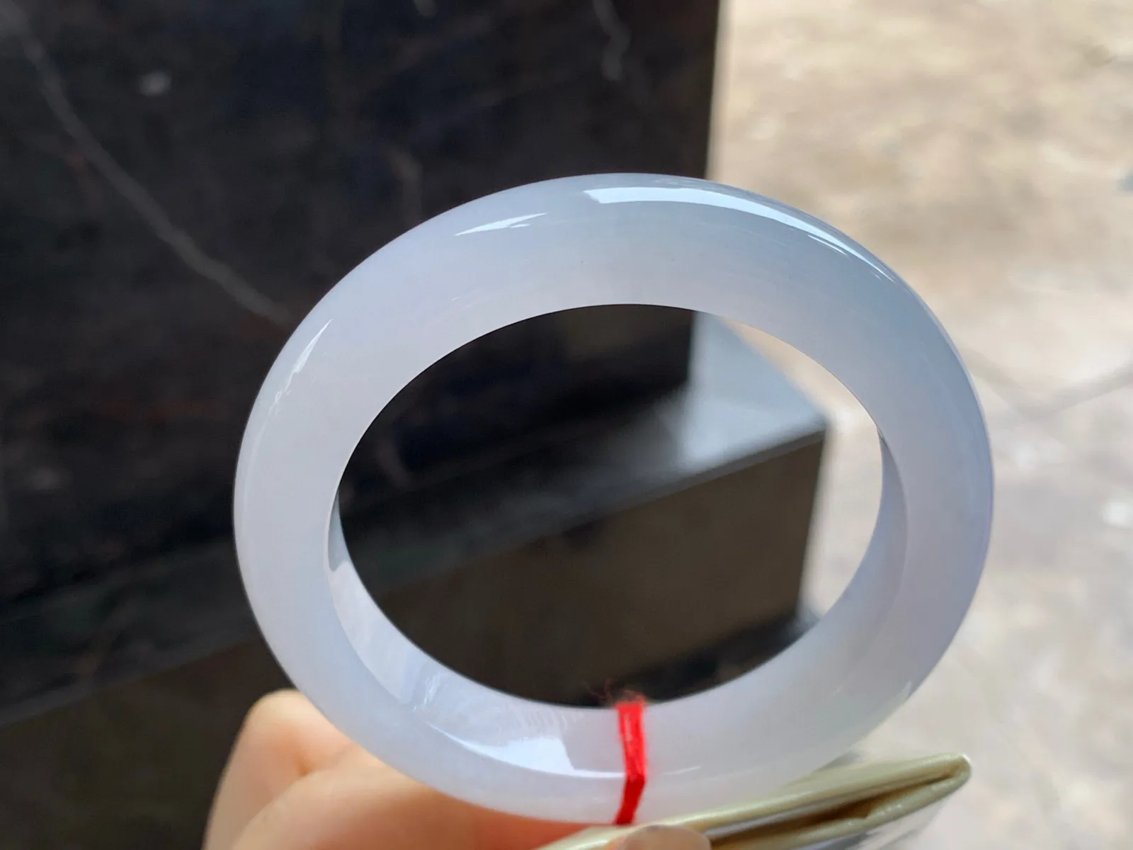 糯冰种手镯
尺寸：57.7-12.8-10mm
种水好 小清新纯纯的条形优秀上手漂亮