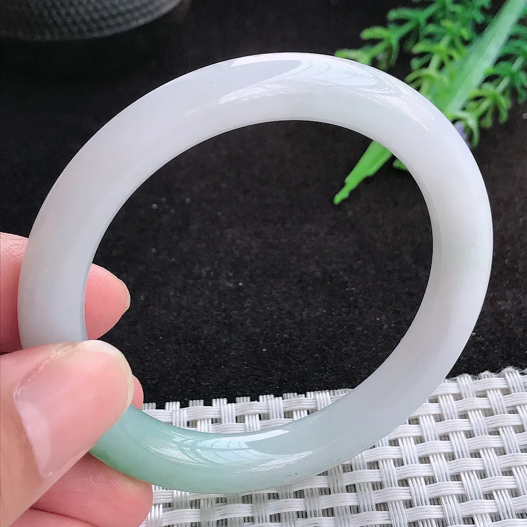 自然光53/9.1老坑冰胶果冻飘绿圆条手镯天然翡翠玉镯女款