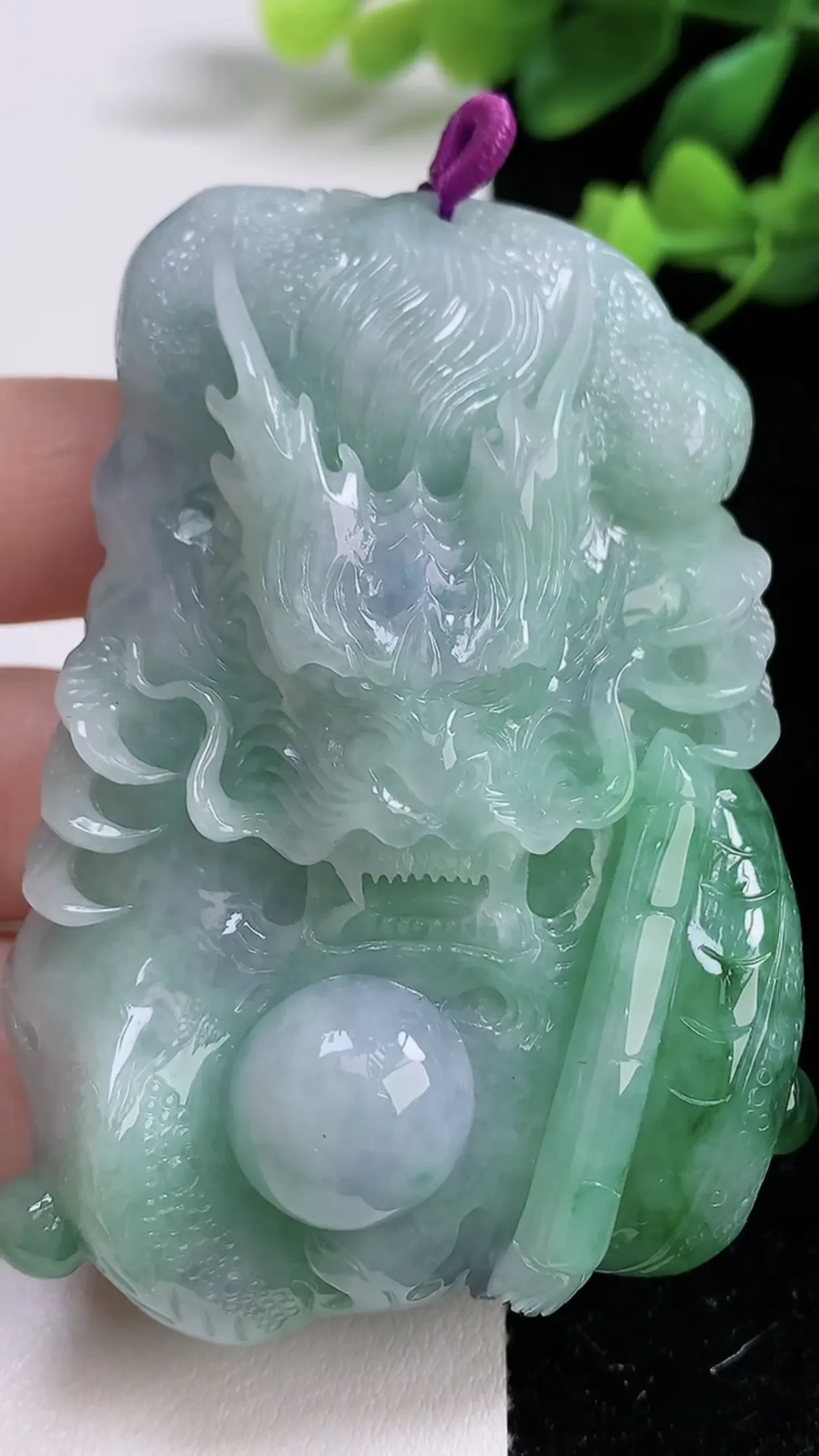 缅甸天然翡翠a货 老坑料起胶冰润 春带彩飘绿霸气龙牌吊坠 《寓意：龙腾四海 生意兴隆 财源滚滚 》尺