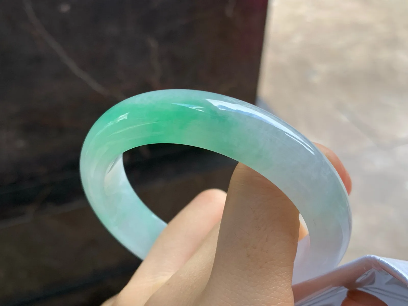 带色手镯
尺寸：55.5-13-9.5mm
有种有色～实物好看