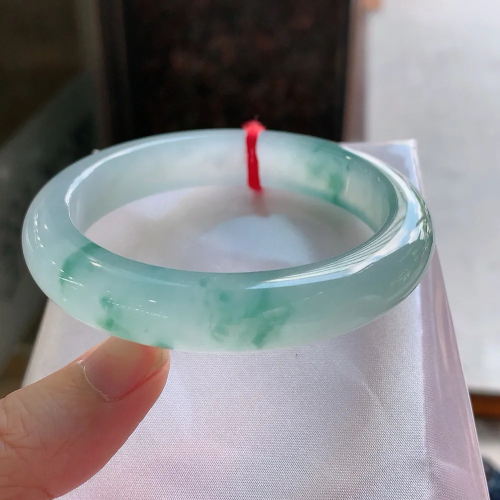 正圈冰玻飘花 无瑕 尺寸:57.5/12.4/8.9花美 起荧光