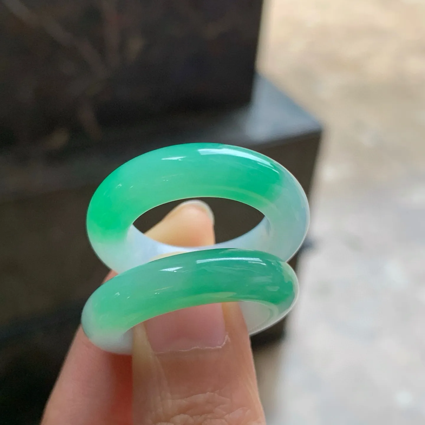 冰种晴绿指环
 上手漂亮～ 单件价