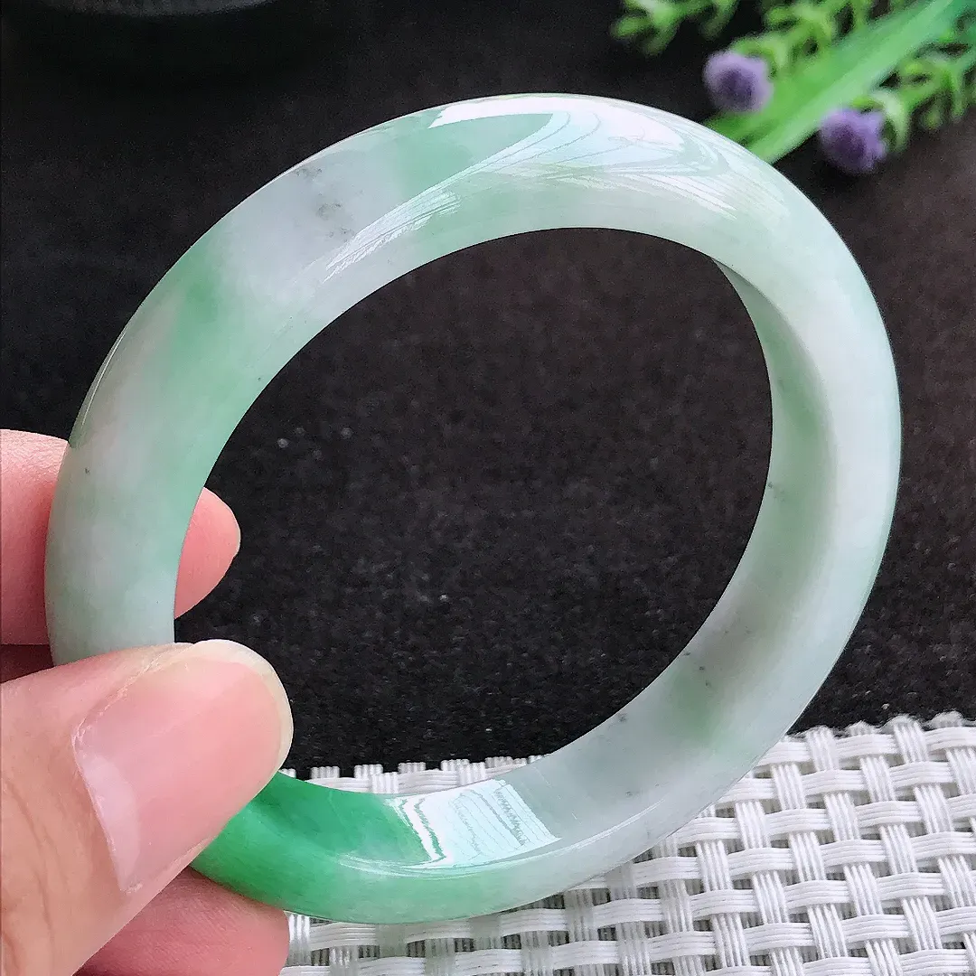 自然光56/12.6/8.3老坑精美温润飘阳绿手镯天然翡翠玉镯女款