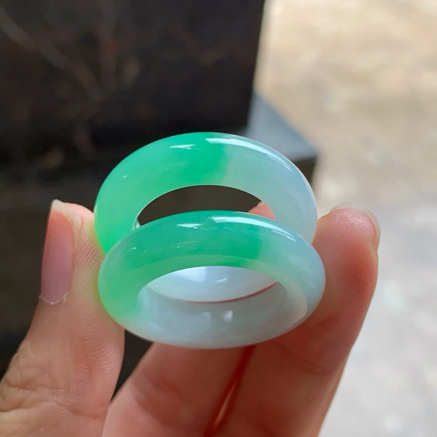 冰种晴绿指环
 上手漂亮～ 单件价