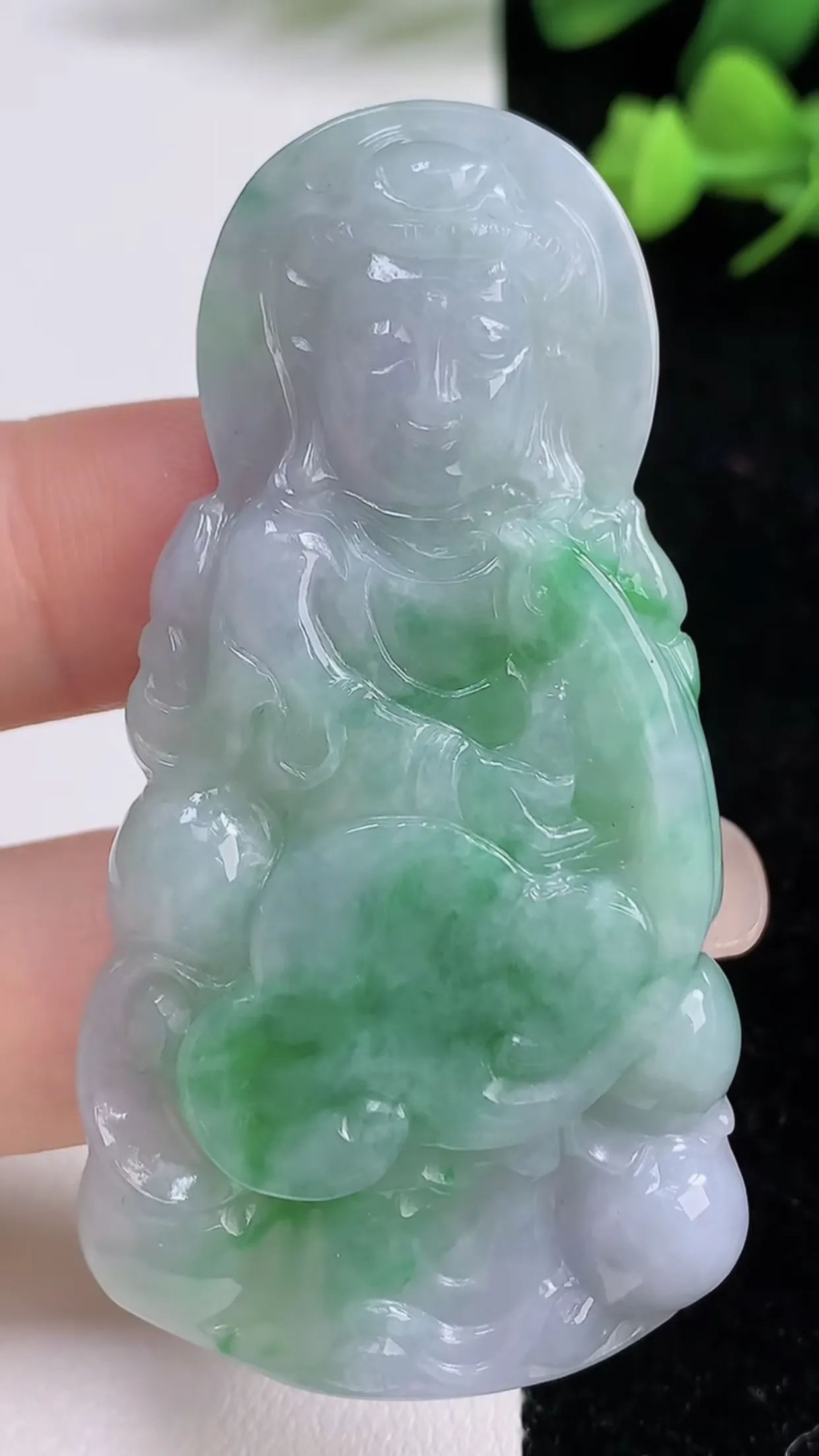 缅甸天然翡翠a货 老坑料起胶冰润 飘绿观音菩萨吊坠，尺寸62.2-32.7-6.6mm y 26.23