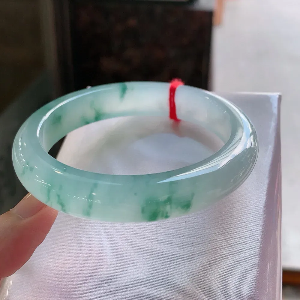 正圈冰玻飘花 无瑕 尺寸:57.5/12.4/8.9花美 起荧光