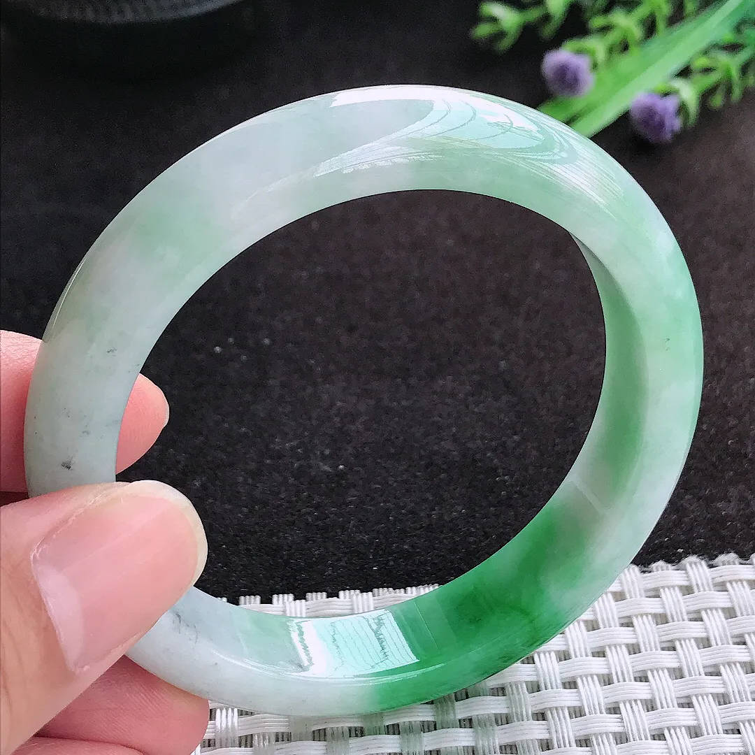 自然光56/12.6/8.3老坑精美温润飘阳绿手镯天然翡翠玉镯女款