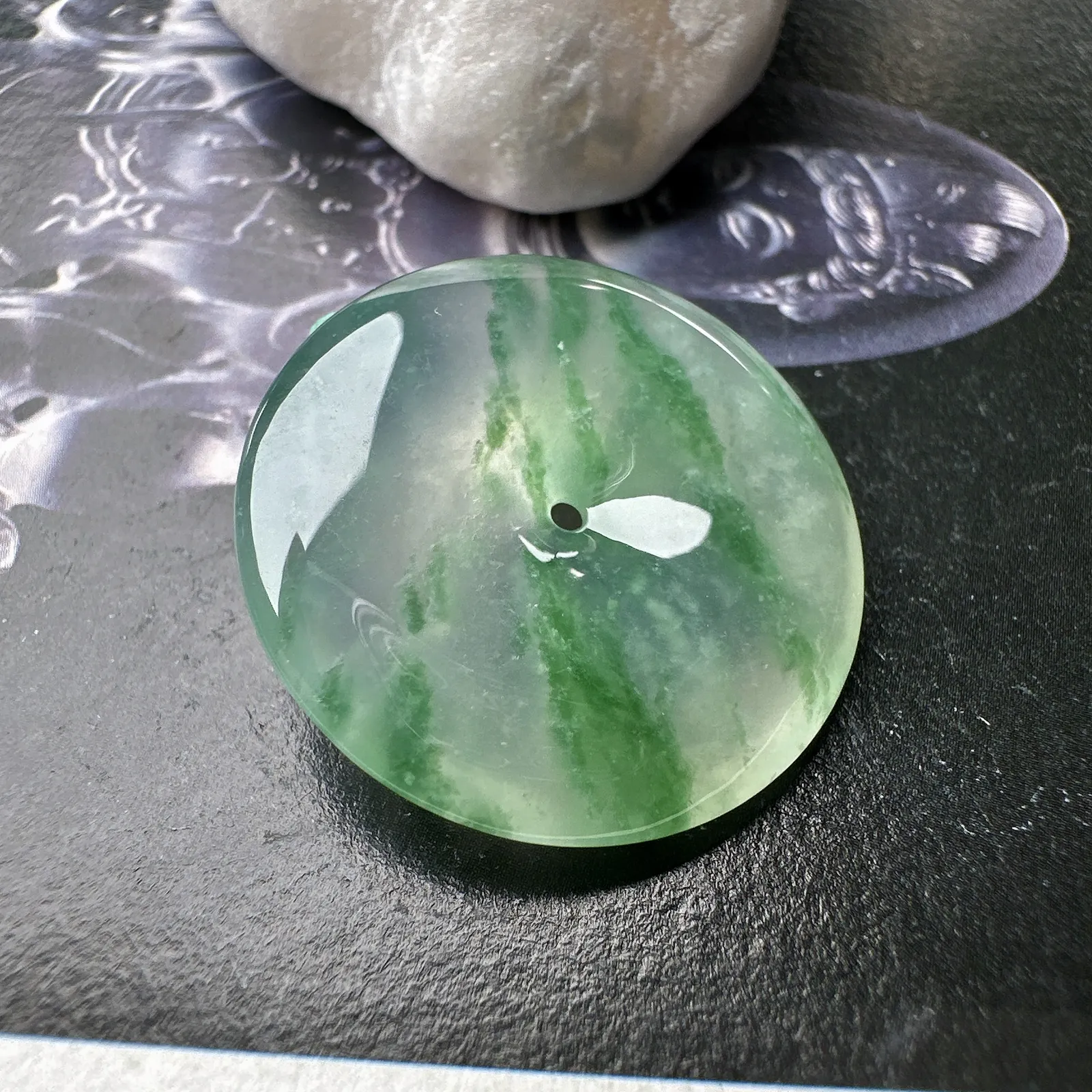 【冰种飘花平安扣】老坑雪花棉，质地非常细腻，冰润十足，种老冰透