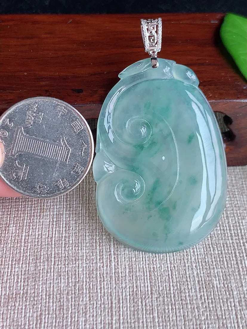 a货翡翠老坑冰种18K金扣头飘花大如意吊坠 尺寸47.7×32.7×5.6mm 重量17.88g 0902