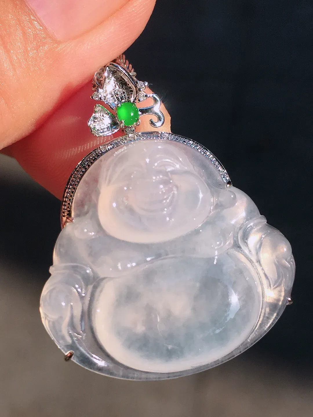 冰种佛公吊坠，玉质细腻，荧光感超
强，饱满圆润，简单大气，18k
金豪华镶嵌