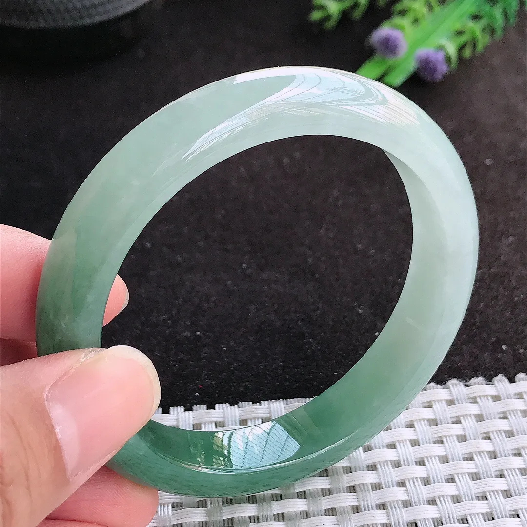 自然光55.5/11.8/8老坑精美冰润半山水油绿手镯天然翡翠玉镯女款