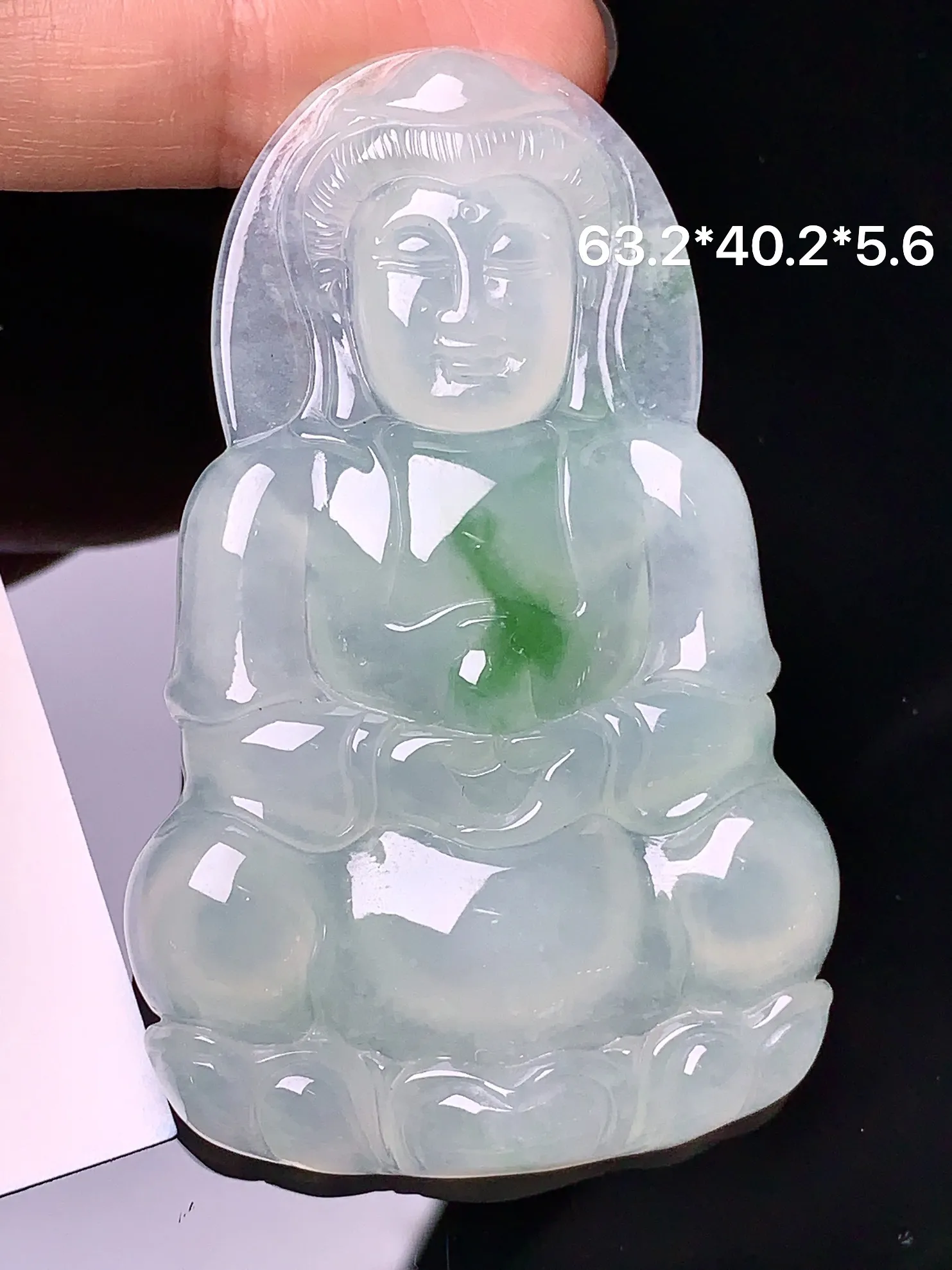 飘绿观音吊坠 玉质细腻 色泽清新艳丽 整体尺寸63.2*40.2*5.6