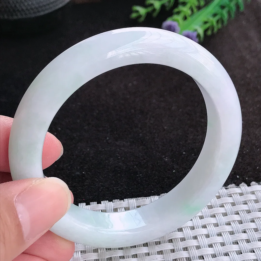 自然光55/12.2/8.8老坑精美温润飘阳绿手镯天然翡翠玉镯女款