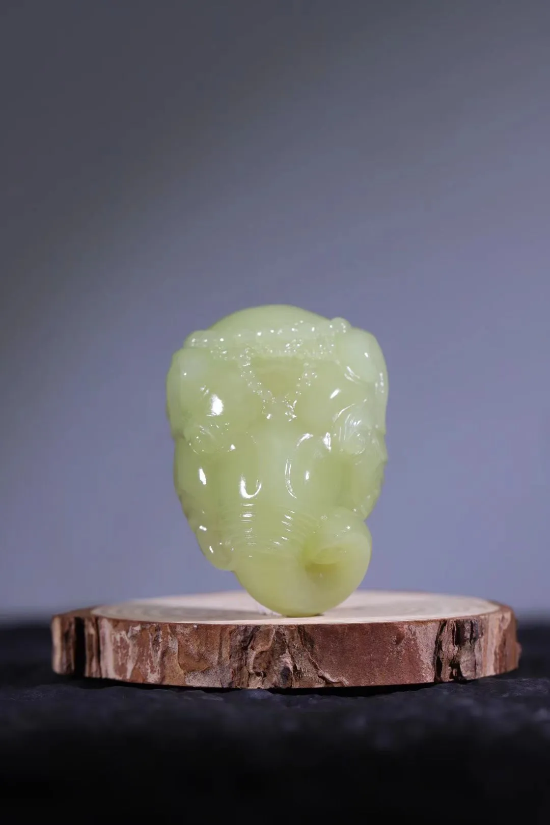 ️黄玉太平有象

新疆若羌黄口料把件️
皇贵之色～稀有大料所出
质地细腻柔和 黄润无暇 油性十足️
苏工精琢 大象鼻子卷长 象牙弯弯 传神生动！
寓意封侯拜相，吉祥如意……

尺寸53-38-26mm，90g。