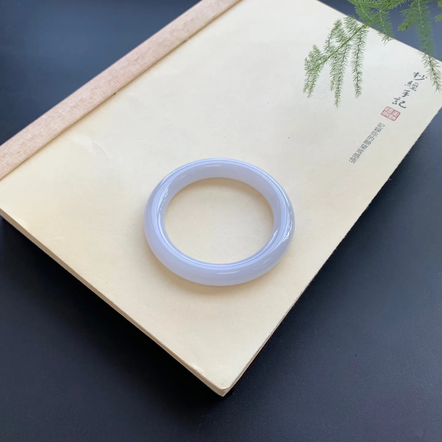 53圈口细糯圆条手镯 尺寸：53-9.5，无纹裂，细腻釉洁，清爽干净