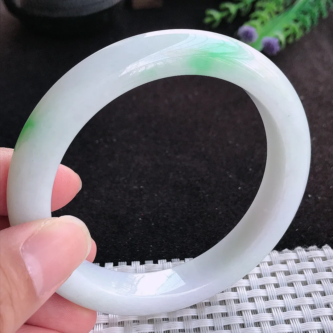 自然光60.5/11.8/9.6老坑精美温润飘绿大圈口手镯天然翡翠玉镯女款
