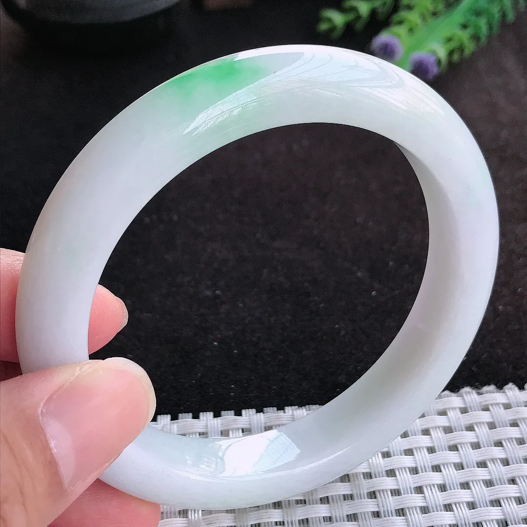 自然光60.5/11.8/9.6老坑精美温润飘绿大圈口手镯天然翡翠玉镯女款