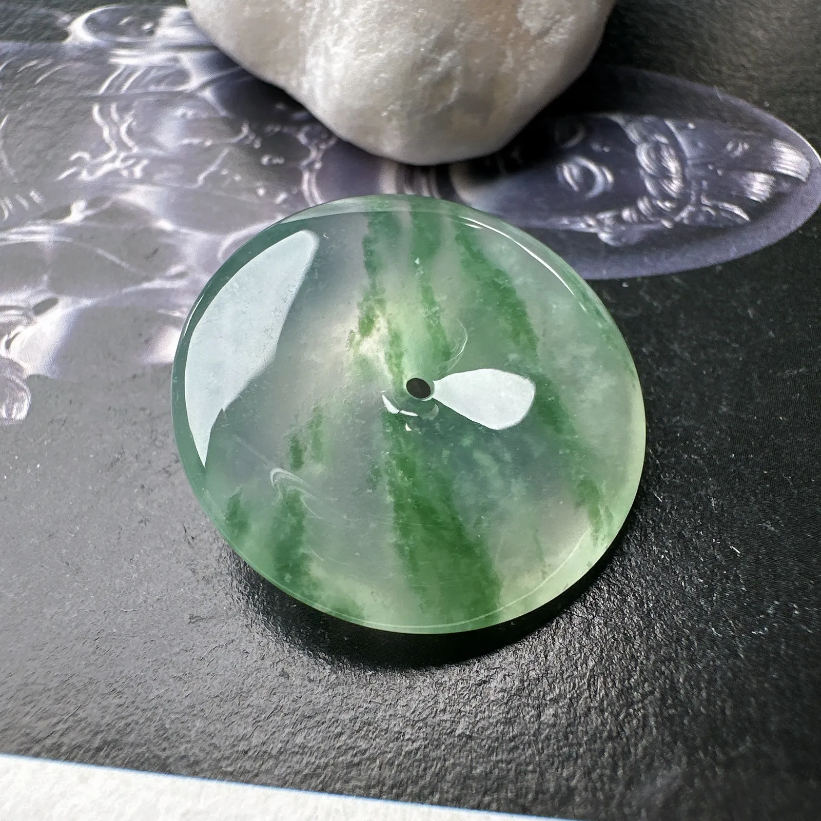 【冰种飘花平安扣】老坑雪花棉，质地非常细腻，冰润十足，种老冰透