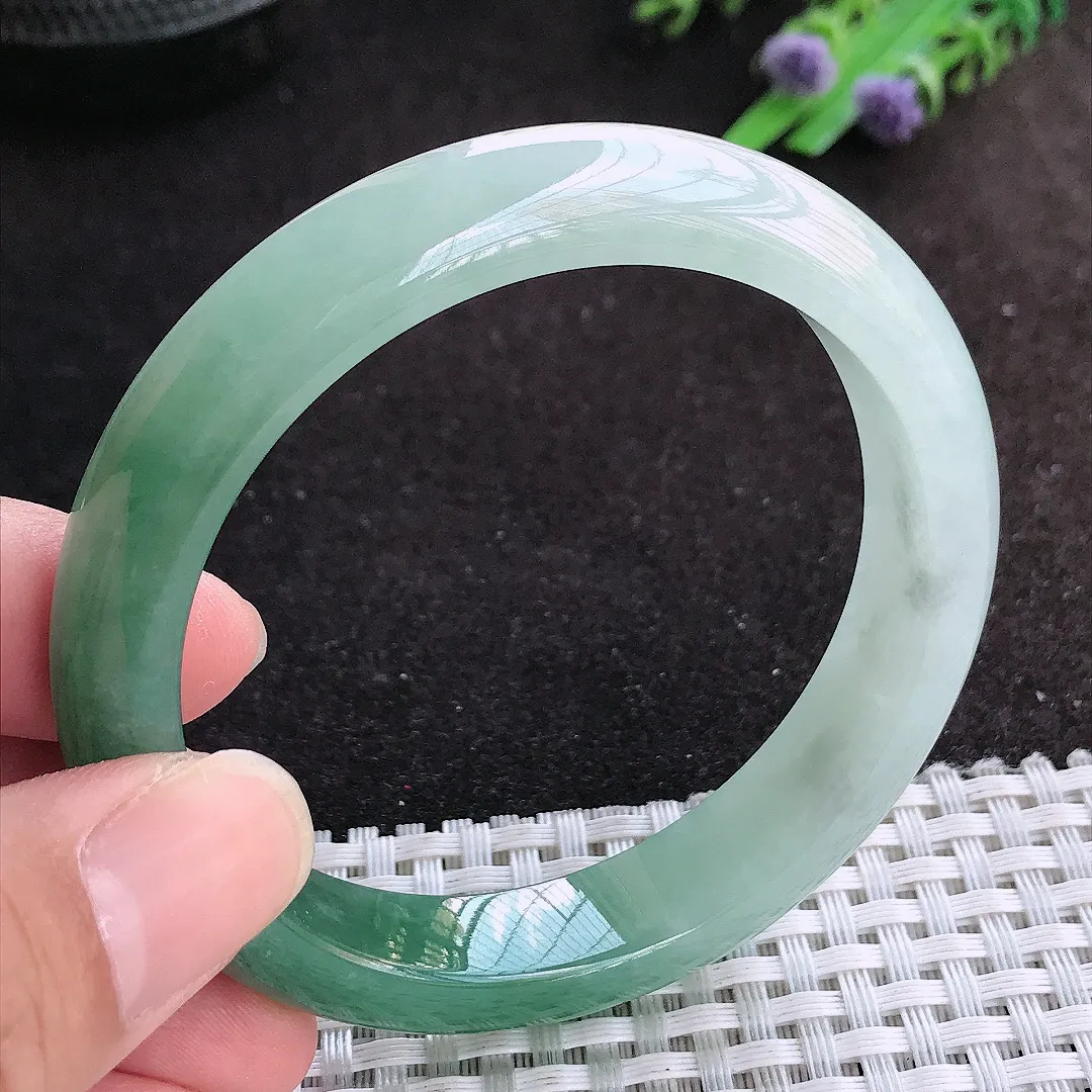 自然光55.5/11.8/8老坑精美冰润半山水油绿手镯天然翡翠玉镯女款