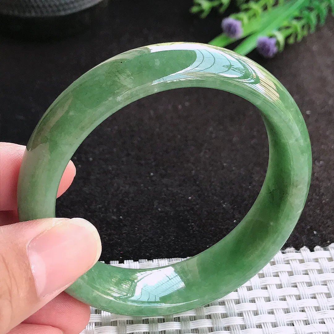 自然光56.5/16/8老坑精美温润满绿手镯天然翡翠玉镯女款