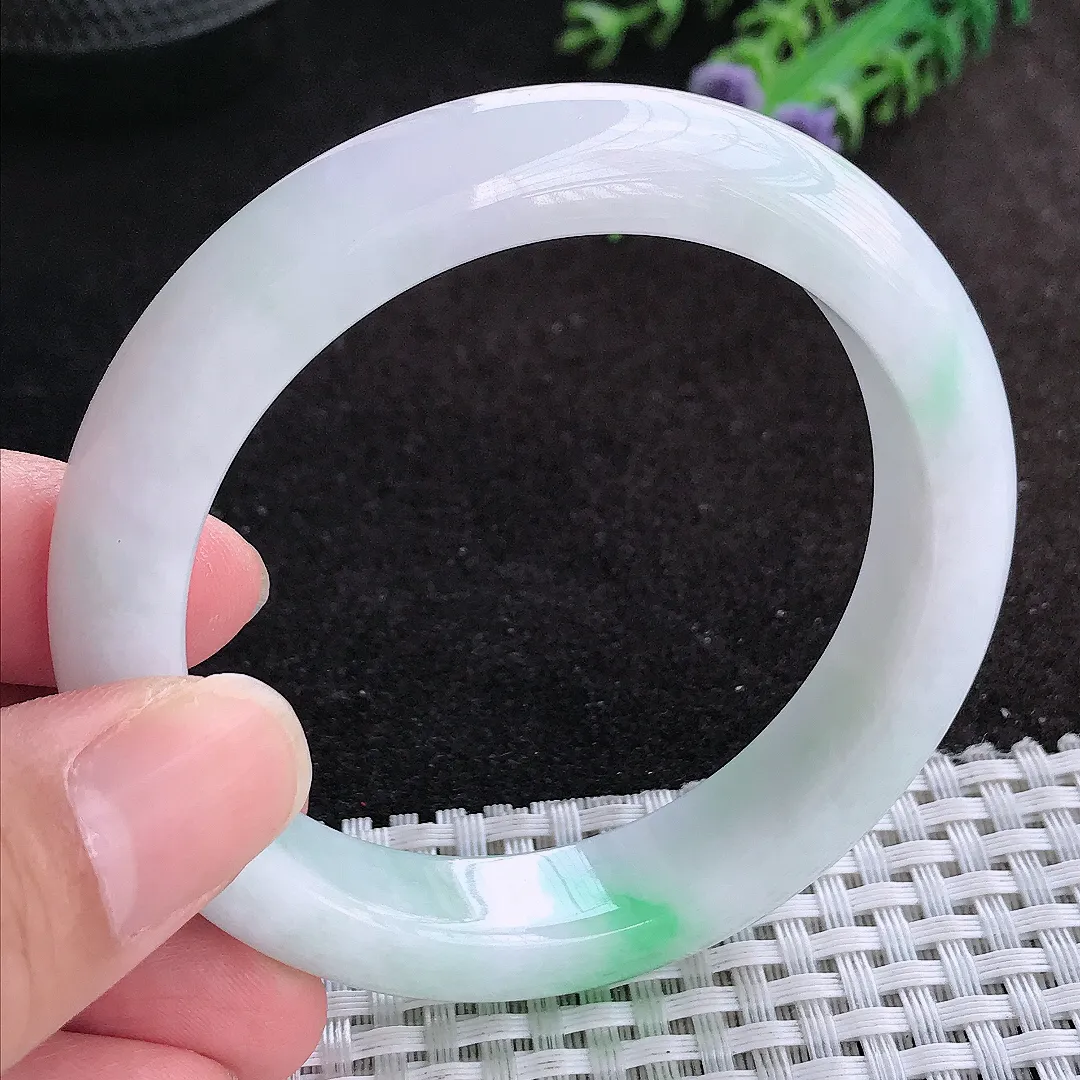 自然光55/12.2/8.8老坑精美温润飘阳绿手镯天然翡翠玉镯女款