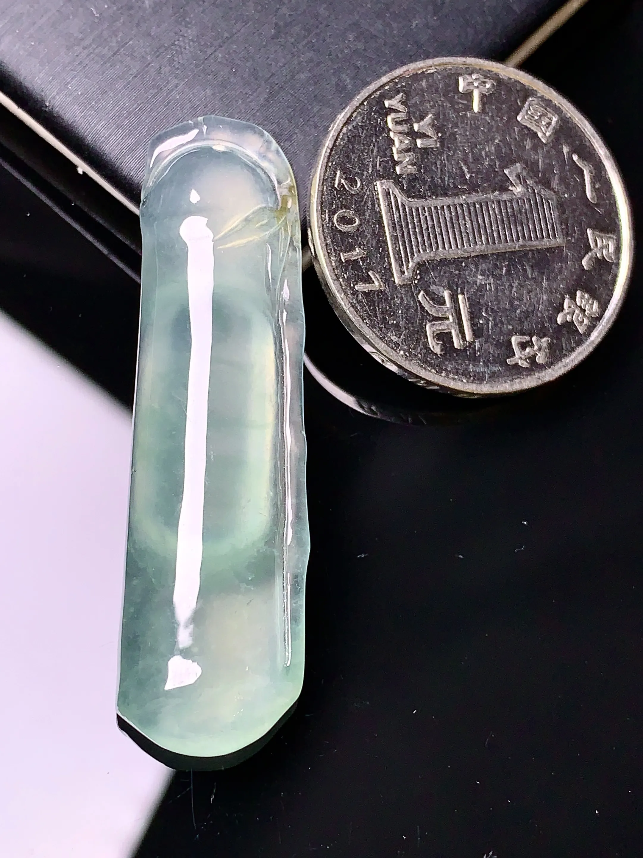 冰种竹节吊坠 玉质细腻 色泽清新艳丽 整体尺寸43.5*12*6.2