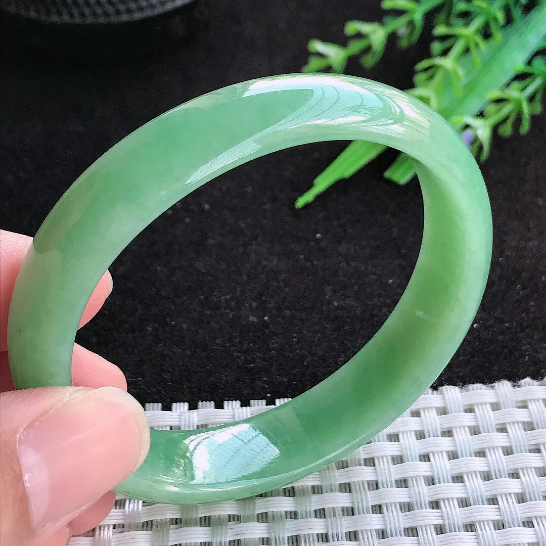 自然光55/49/14/6.5老坑精美冰润满绿贵妃手镯天然翡翠玉镯女款