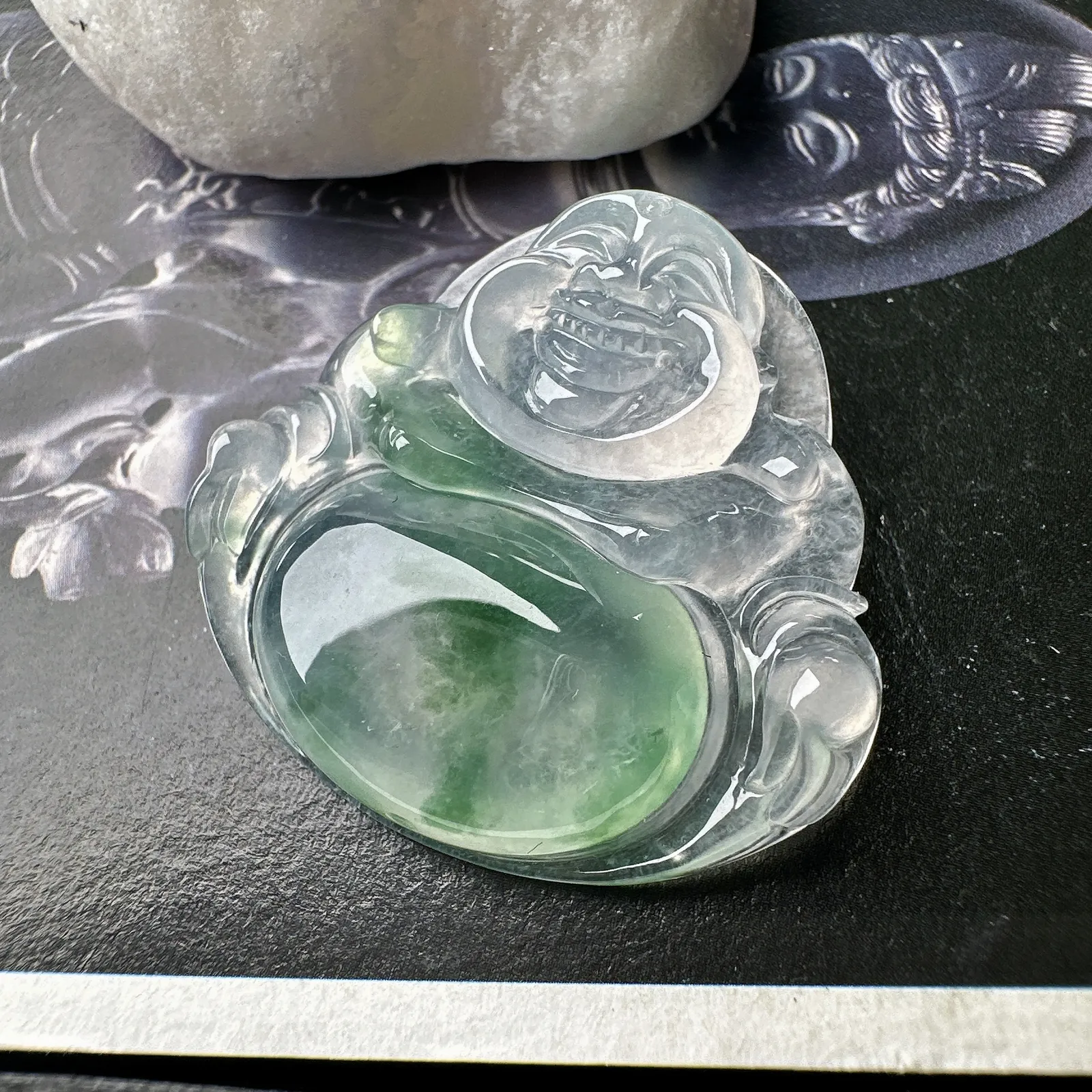 【冰种飘花佛公吊坠】种水上乘，晶莹剔透，纯净通透，莹光感很强