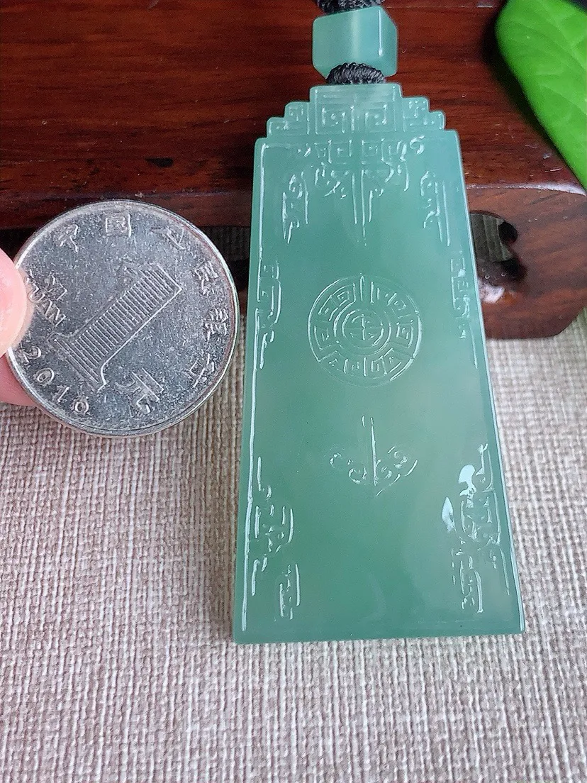 a货翡翠老坑冰种晴水仿古无事牌吊坠 尺寸57.2×28.4×5.7mm 重量29.50g 0902