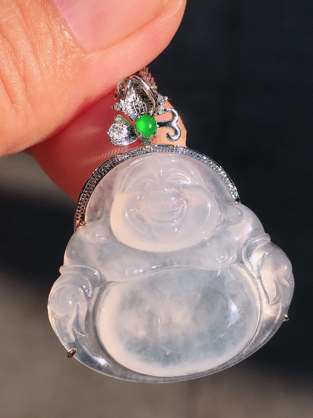 冰种佛公吊坠，玉质细腻，荧光感超
强，饱满圆润，简单大气，18k
金豪华镶嵌