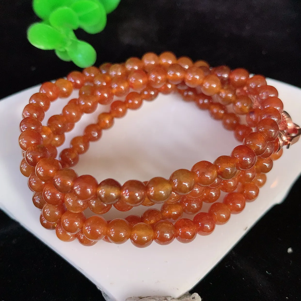 自然光实拍，冰糯种红翡圆珠项链  翡翠珠链 （装饰扣）玉质细腻  冰清玉润  颜色漂亮  #001.1取一尺寸4.8mm