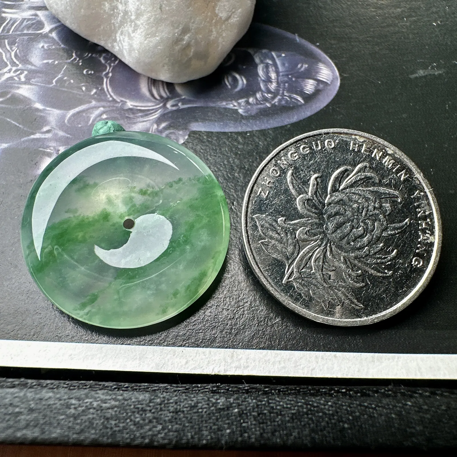 【冰种飘花平安扣】老坑雪花棉，质地非常细腻，冰润十足，种老冰透