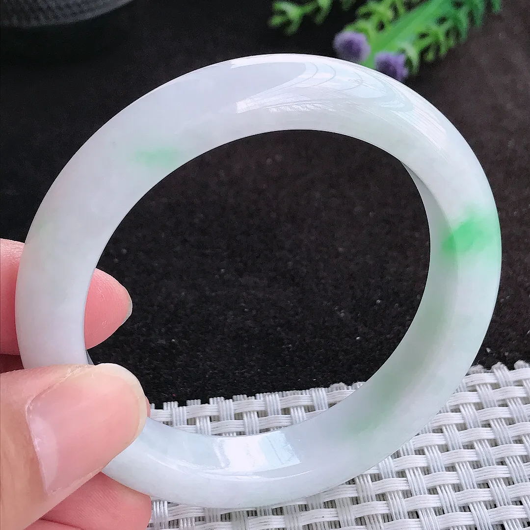 自然光55/12.2/8.8老坑精美温润飘阳绿手镯天然翡翠玉镯女款